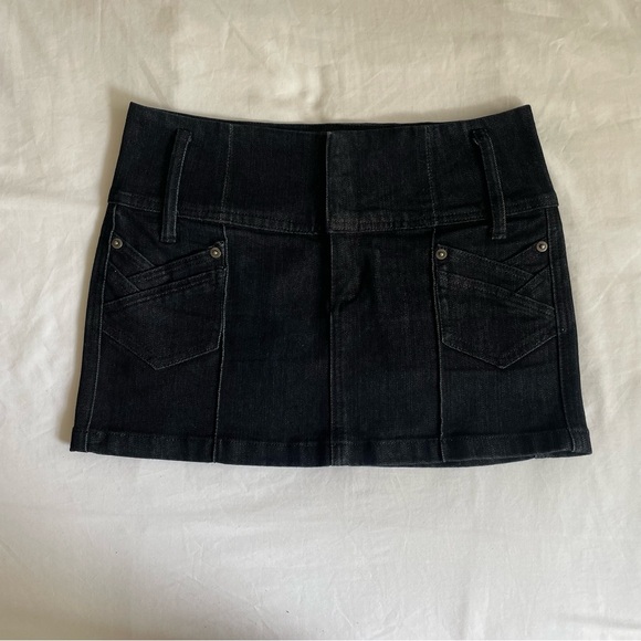 Low waisted dark deni mini skirt - Picture 2 of 6